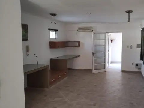 SE VENDE EXCELENTE PLANTA ALTA DOS DORMITORIOS