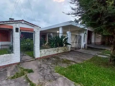 Casa 5 ambientes con 1 baño