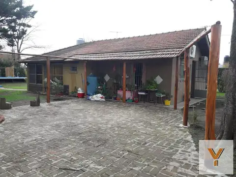 Casa en venta - 2 dormitorios - 150 mts2 -Lote 629 mts 2   - Centro Agricola El Pato