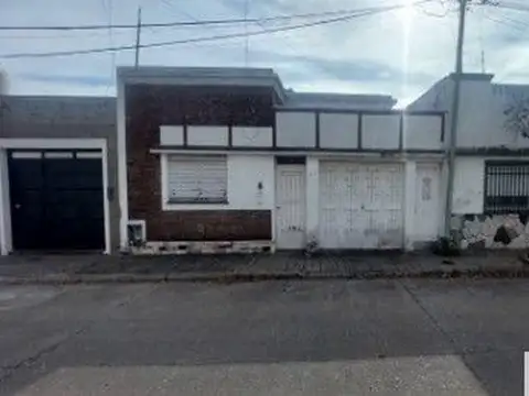 Casa en venta c/ cochera en España Y Hospitales