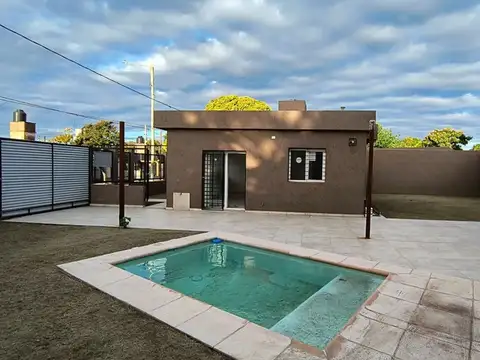 VENTA CASA 2 DORMITORIOS CON PILETA APTO CREDITO 