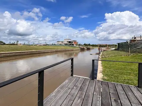 Casa 8 ambientes con 4 baños