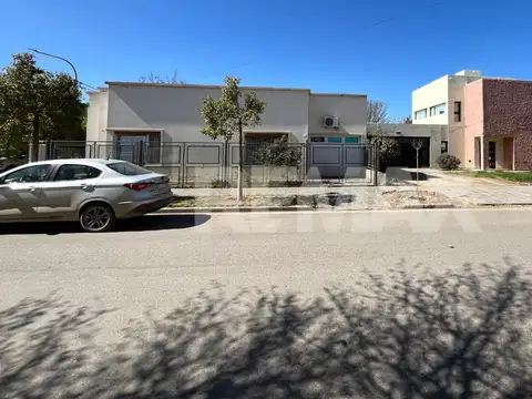 Depto Tipo Casa en Venta en Cipolletti, USD 200.000