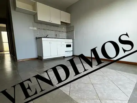 DEPARTAMENTO DOS AMBIENTES AL FRENTE EN VENTA CON PATIO