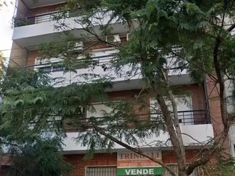 DEPARTAMENTO  5 AMBIENTES .ENTRADA INDEPENDIENTE .PATIO.APTO