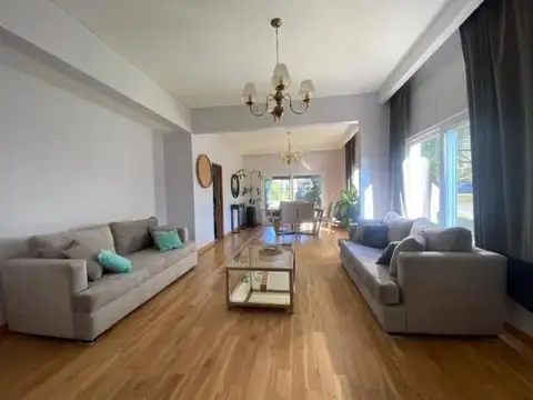 Casa en Venta con 4 cocheras