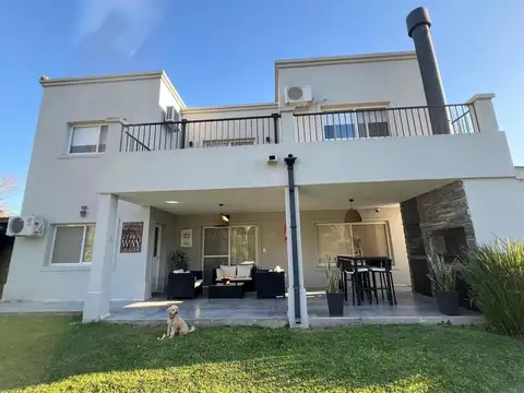 Casa en Venta en St. Mathews Village, USD 398.000