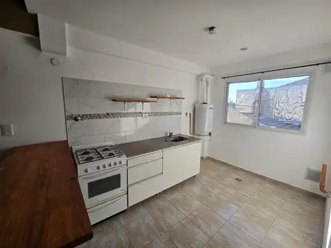 Departamento en Alquiler en Villa Luzuriaga, $ 450.000