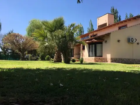 Casa en Venta con 4 cocheras