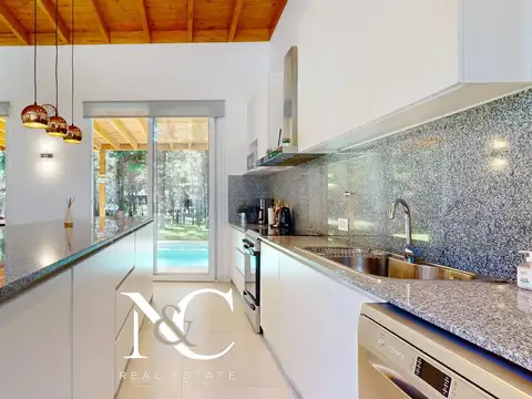 Casa 5 ambientes con 3 baños