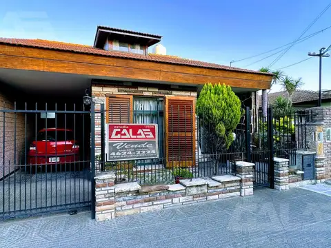 Chalet de 5 amb. excelente zona y muy buen fondo libre