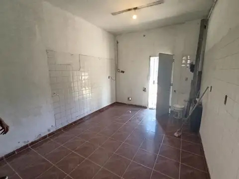 Casa 3 ambientes con 1 baño