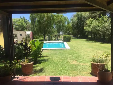 Excelente Casa Quinta sobre Ruta 19