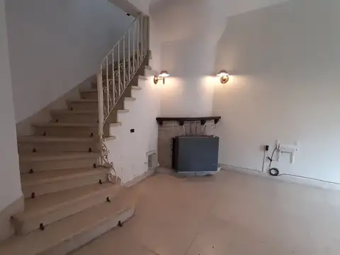 VENTA CASA 4 AMBIENTES CON GARAGE LA PERLA