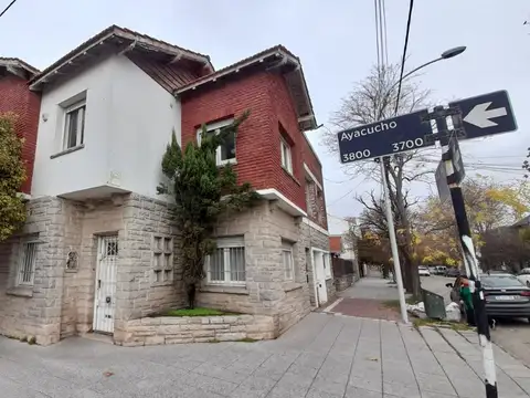 VENTA CASA 4 AMBIENTES CON GARAGE LA PERLA
