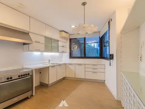 Casa en Venta con 5 cocheras