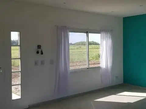 Casa 4 ambientes con 1 baño