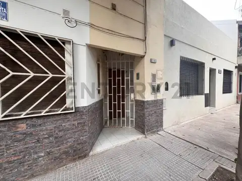 Venta PH en PB de 4 ambientes en Mataderos