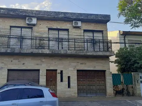 Venta Casa Hurlingham, quincho y parrilla