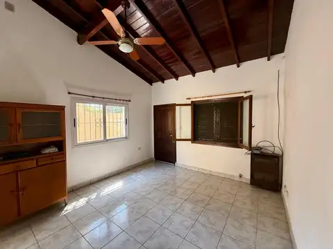 Casa 4 ambientes con 1 baño