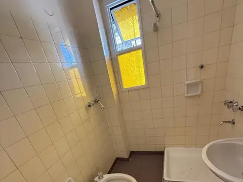 2 AMBIENTES AVELLANEDA CENTRO MUY LUMINOSO