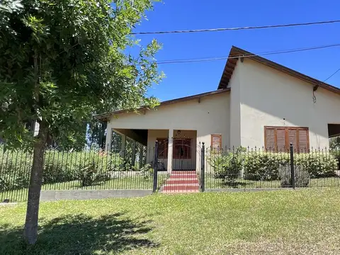 Casa en Venta con 2 cocheras