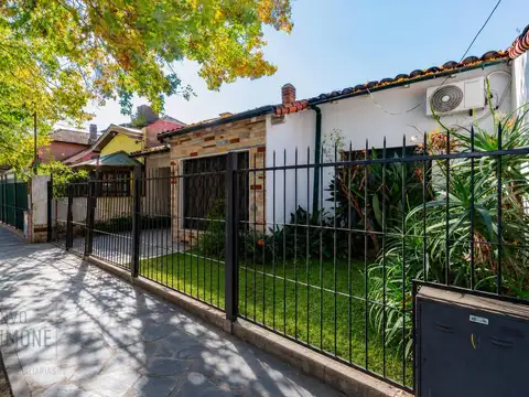 Venta Casa 4 Ambientes en OLIVOS - JARDIN Y PARRILLA
