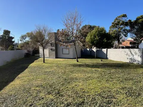 HERMOSA CASA DE 3 AMBIENTES - BARRIO SAN RAFAEL