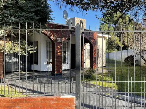 HERMOSA CASA DE 3 AMBIENTES - BARRIO SAN RAFAEL