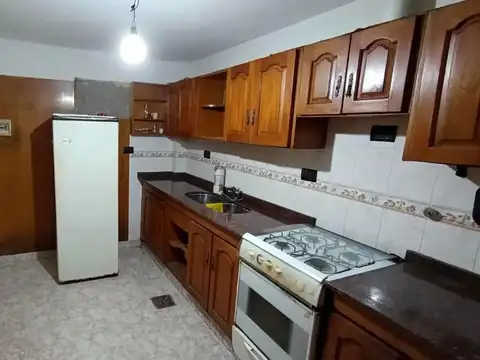 Venta de Casa Multifamiliar - Villa Luzuriaga