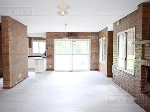 Casa en Venta con 2 cocheras