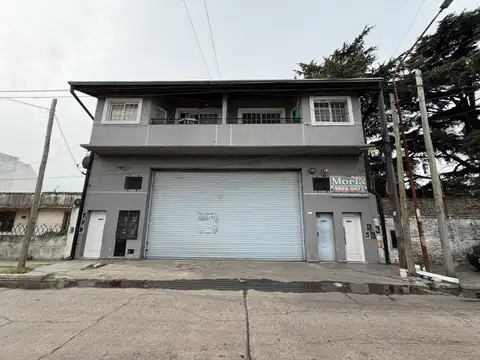 Depto 3 amb en 1º Piso al frente con amplio patio