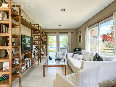 Casa 5 ambientes con 3 baños