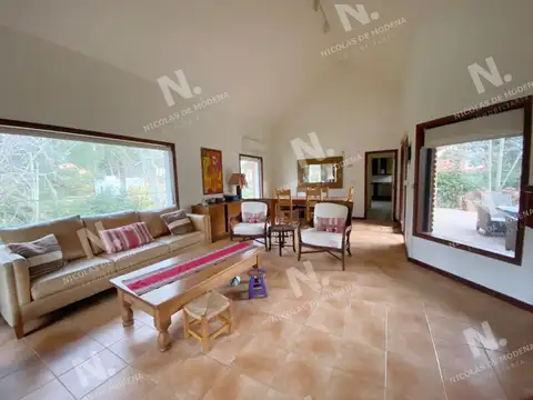 Casa 5 ambientes con 3 baños