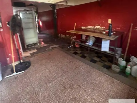 Casa en venta - 2 Dormitorios 2 Baños -  Local - 300Mts2 - Los Hornos, La Plata