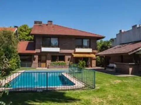 Casa en Venta - Martinez  vias a Libertador