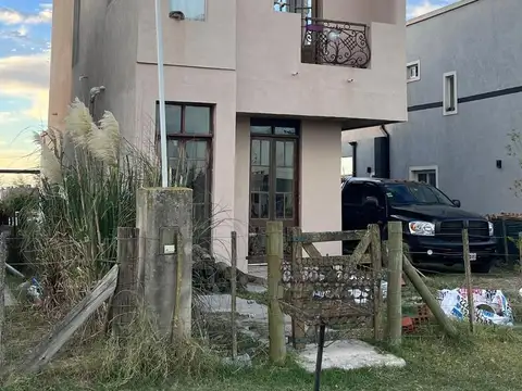 LA PLATA al 1100 - Domselaar Chico barrio privado !