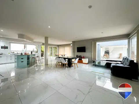 Casa 4 ambientes con 4 baños