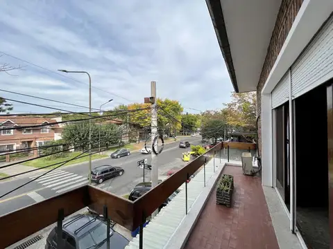Casa en Venta con 4 cocheras