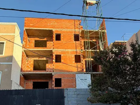 DEPARTAMENTOS 3 AMB - CON BALCON - COCHERA OPCIONAL - ENTREGA DICIEMBRE 2026