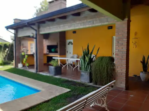 ALQUILER TEMPORARIO - Casa 4 dormitorios Roldan