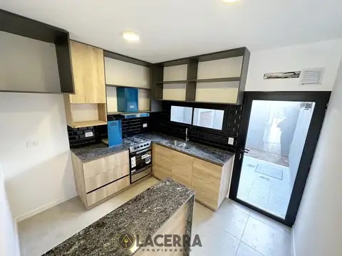 Casa 4 ambientes con 2 baños