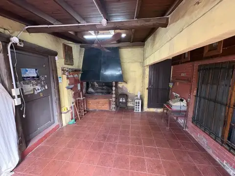 Casa 4 ambientes con 1 baño