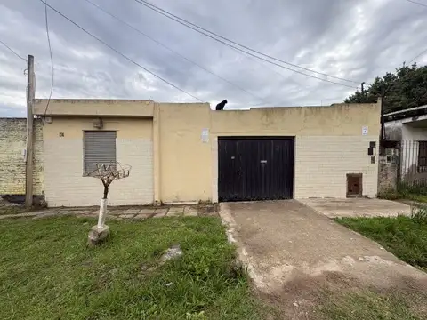 Casa 4 Amb en Venta en Parque San Martin - Merlo