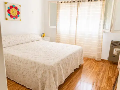 Venta en block 2 locales+ vivienda y fondo libre