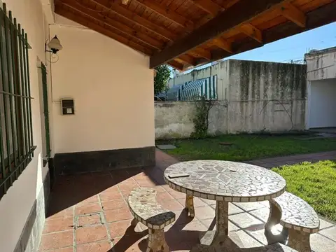 Casa en Alquiler con 1 cochera