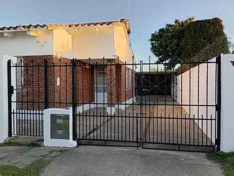 Casa 5 ambientes con 1 baño