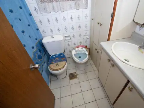 Casa 8 ambientes con 3 baños