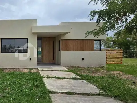 Casa  en Venta en Santa Sofía, Pilar del Este, Pilar