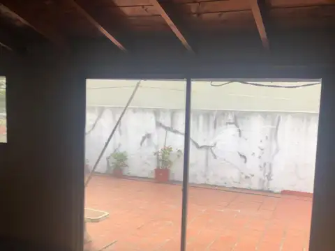 Casa 4 ambientes con 1 baño